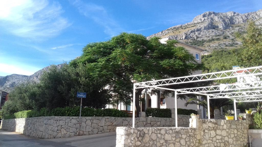 Apartments Erceg Omis Exterior photo