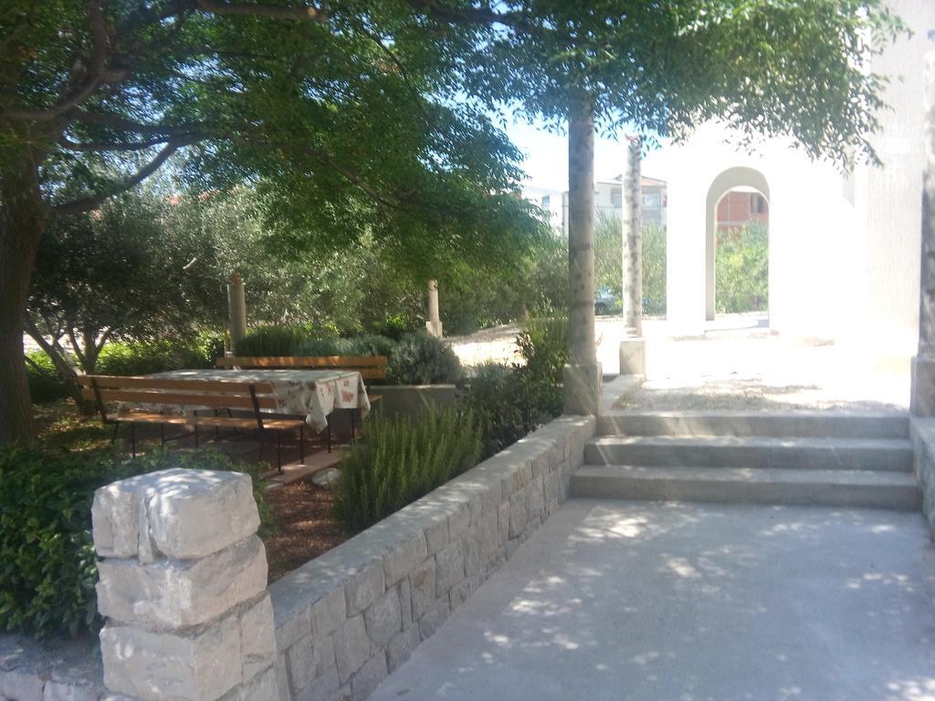 Apartments Erceg Omis Exterior photo