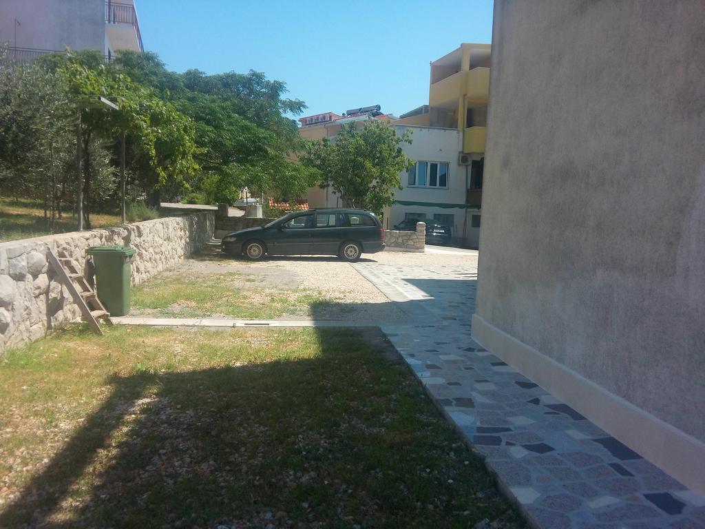 Apartments Erceg Omis Exterior photo