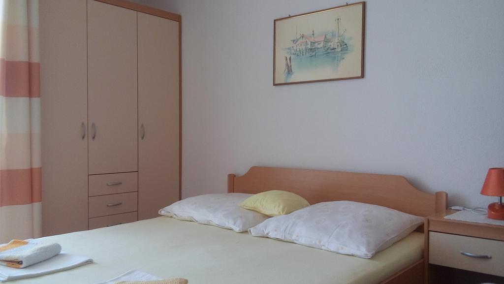 Apartments Erceg Omis Exterior photo