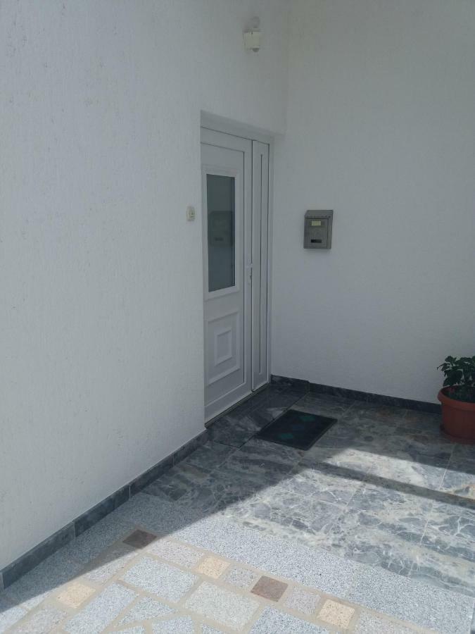 Apartments Erceg Omis Exterior photo
