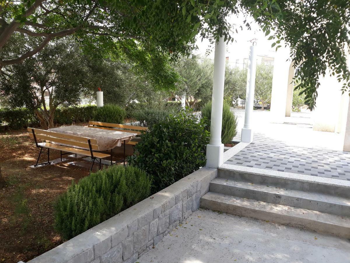 Apartments Erceg Omis Exterior photo