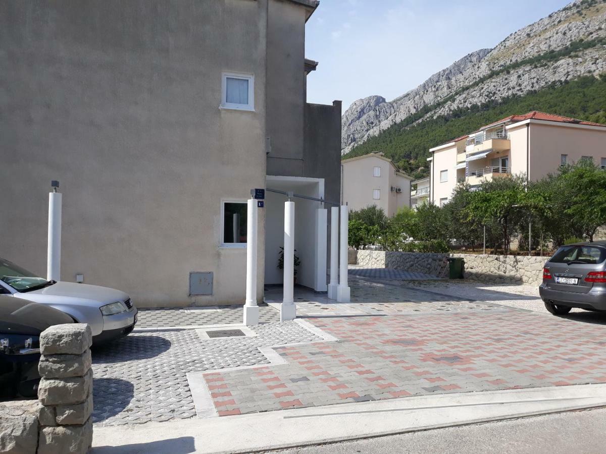 Apartments Erceg Omis Exterior photo