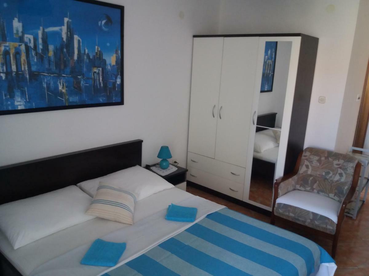 Apartments Erceg Omis Exterior photo