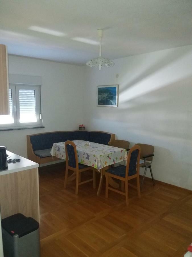 Apartments Erceg Omis Exterior photo