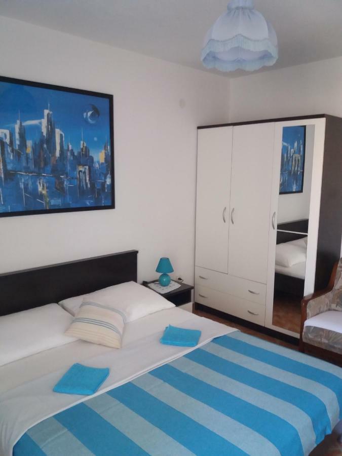 Apartments Erceg Omis Exterior photo