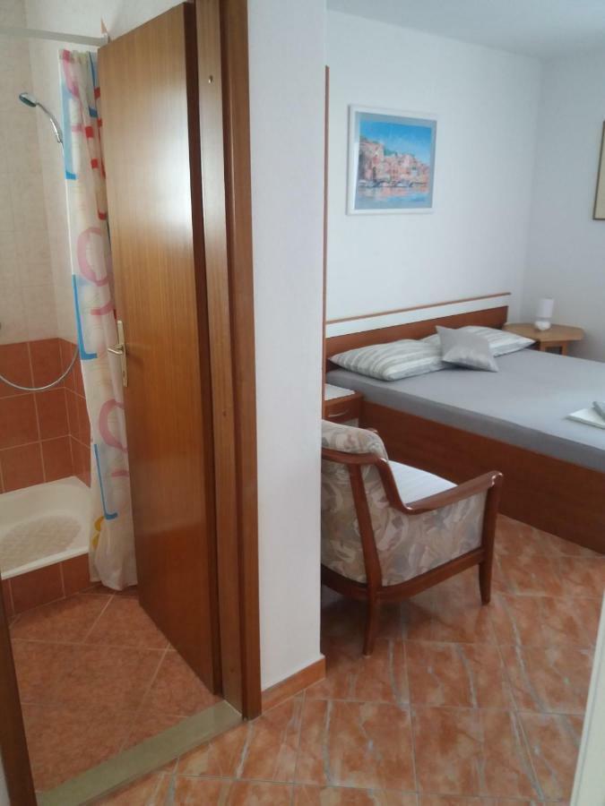 Apartments Erceg Omis Exterior photo