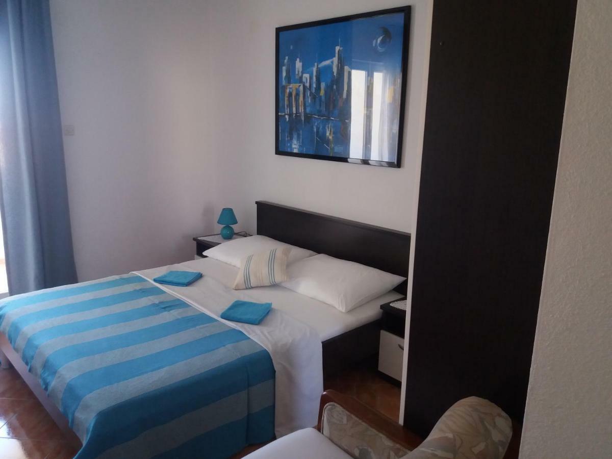 Apartments Erceg Omis Exterior photo